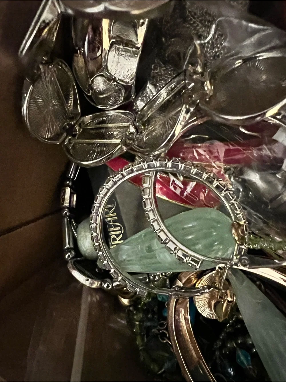 Costume jewelry lot Vintage And Modern A Bit Of Everything  wearable 4lbs - Picture 3 of 4